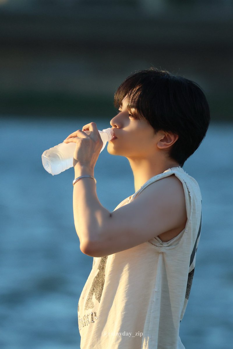 rainyday_zip's tweet photo. 260808 한강버스킹
#中島健人 #나카지마켄토 https://t.co/AU5ydikzuW