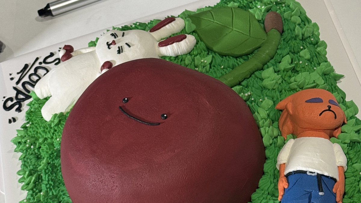 flamehanie's tweet photo. seungcheol’s cake was designed as a cherry with a smiley face, but because of the angle during the live, IT REALLY LOOKED LIKE PATRICK’S HOUSE 😭😭ㅋㅋㅋ

🍒(💎) it’s like patrick’s house in spongebob
🍒it does look like patrick’s house😂. it opens like this *demonstrating itㅋㅋ*