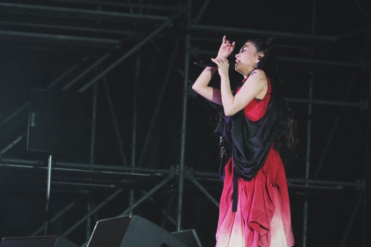 yuki_koyanagi's tweet photo. 弥彦村納涼音楽祭
幌延町 名林公園まつり

新潟から北海道と、
二日間お祭りへ出演しました。

白パンダ焼や地域限定のお菓子や焼きそばやきゅうりの串刺しなども頂き、お祭り気分も味えちゃいました。

そして本当に個人的なアレなのですが、彌彦神社さんに本番前に参拝できたたことと、「Ghost of yotei」をプレイし終えたばかりで天塩ヶ丘の舞台の幌延に来れて胸熱でした。

なにはともあれ温かく迎えてくれた弥彦村の皆様、幌延の皆様。ありがとうございました✨
そして遠方より駆けつけてくれた皆様。
有難うございました😊