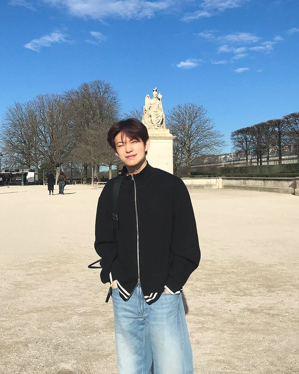 teemaverse's tweet photo. ꧁✨ єνєяутнιηg ιѕ ησт αѕ ιт ѕєємѕ ✨꧂

Fenomena air dan minyak bisa melebur jadi satu; dua kutub yang akhirnya bertaut.

and one thing for sure, not everything looks like as it seems.

a #geonleng short au. https://t.co/B1o5xEaQ9P