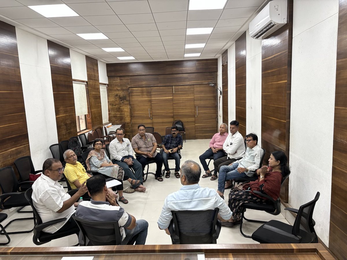 Dhananjay4INC's tweet photo. महाराष्ट्र प्रदेश कॉंग्रेस कमिटी: रोजगार आणि स्वयं रोजगार विभाग, पदाधिकारी मासिक बैठक @टिळक भवन, दादर, मुंबई.

प्रमुख निर्णय:
१. मुंबई + पुणे येथे सप्टेंबर व ऑक्टोबर महिन्यात रोजगार मेळावे 
२. राज्यव्यापी रोजगार संवाद कार्यक्रम 
३. रोजगार यात्रा, आंदोलन

⁦@INCMahaSandesh⁩ https://t.co/ed7p5LWkZl