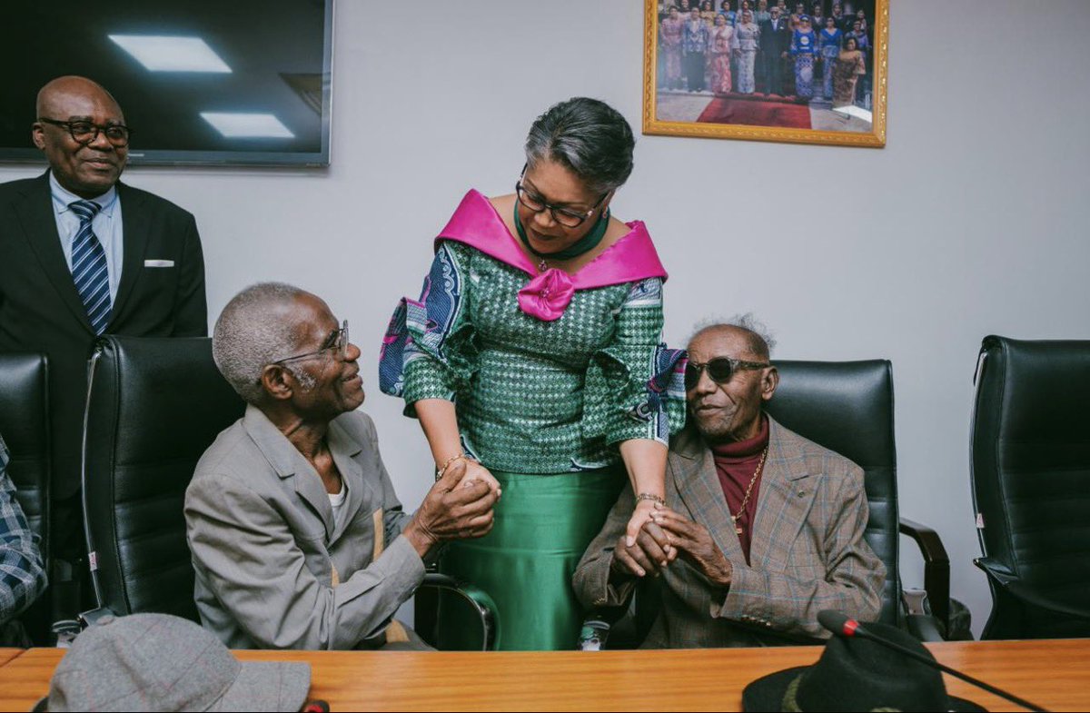 JacquesTekesha's tweet photo. Une délégation de légendes de la rumba congolaise a  interpellé vendredi, la Première ministre, afin d'obtenir un accompagnement du gouvernement notamment sur la question des droits d’auteur.
Parmi eux, Bozi Boziana, Lita Bembo, Mbilia Bel, Faya Tess, Papy Tex et autres. https://t.co/xlDQkba7Je