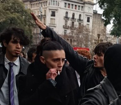 shadowply's tweet photo. neonazis en cabamona / neonazis en chad del plata https://t.co/8h5nfUSz0W