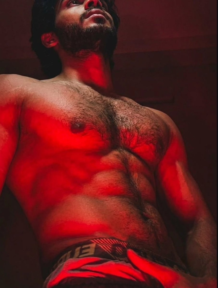 hourlydesimen tweet picture