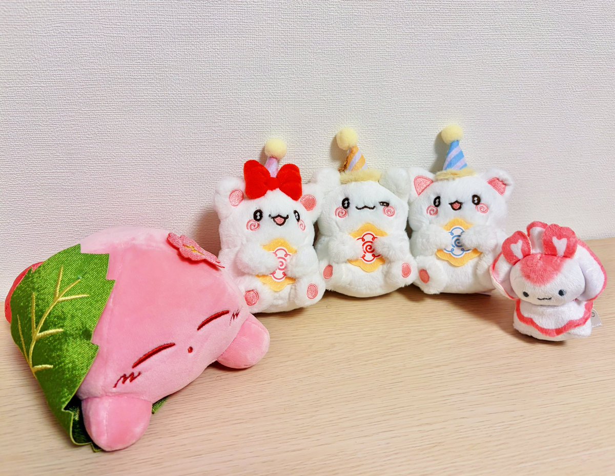 mof2184's tweet photo. 今日お迎えした子達~🫶
キディランドのマスコットちゃん達のほかにガチャのカキウミウシちゃんと桜餅カービィちゃんにも一目惚れしてしまい…気がついたら全員連れて帰っていました🥹笑

みんなこれからよろしくねぇ(*´˘`*)🫶💕

 #ぬい撮り https://t.co/rnkgLcBKB7