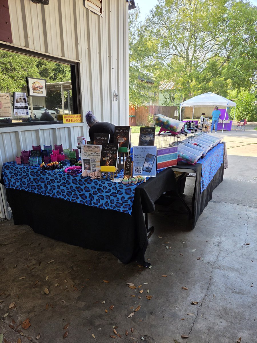 JAGuynnAuthor's tweet photo. Booth is set up and ready for customers! If you're in the #Houston area, make the quick trip to Garcia's Auto Detailing in #Alvin and come see us!!! https://t.co/MA9daKgwFu