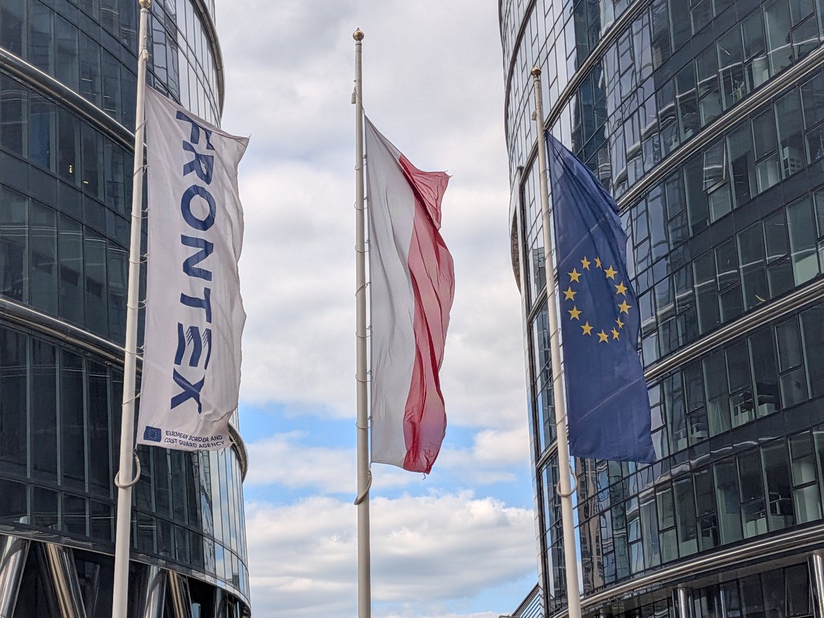 NXT4EU's tweet photo. We should double the EU budget.

And it would save money, actually.

Because if we create a European army, there would be no more wasteful national bureaucracy standing in the way of efficient procurement, continental investments, and true power. https://t.co/qKNYEAd2F3