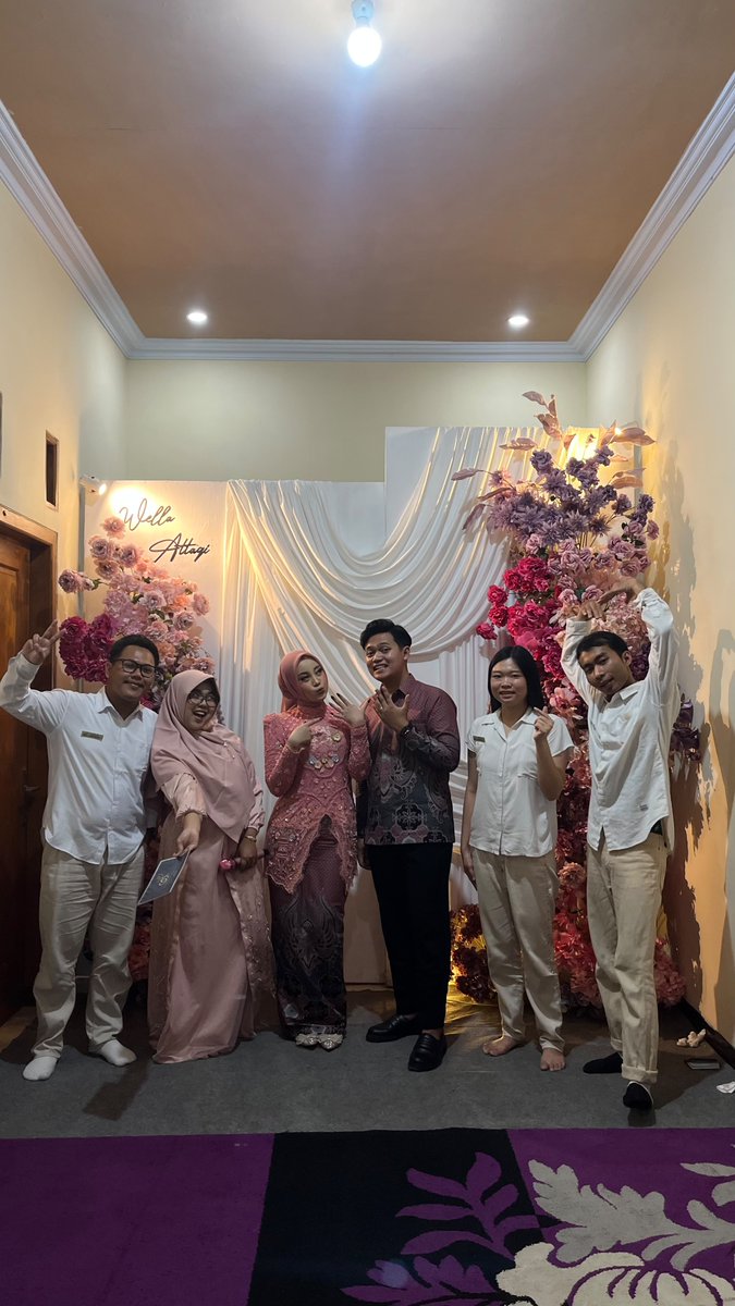 MariaLourdesia's tweet photo. Happy Engagement Wella &amp; Taqi 💐
WO : Click to Clock https://t.co/EUb3AMy2nK