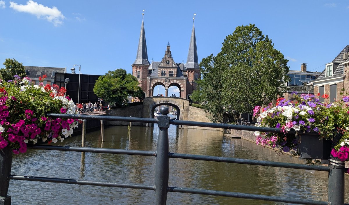pelt_ed's tweet photo. Heerlijk genieten van een mooie wandeling.#Sneek
#weerfoto @_weernl
@jordiweerman
@WilliamHuizinga
@weeronline #vrtweer
@marjondehond @HartvNL 
@onwukaa @Weerplaza
@WNLVandaag
#ontbijtnieuws #rtl
@weerverteller⁩ @weermanrobert ⁦@BuienRadarNL⁩ ⁦@janvissersweer https://t.co/bmUvyIdxSG
