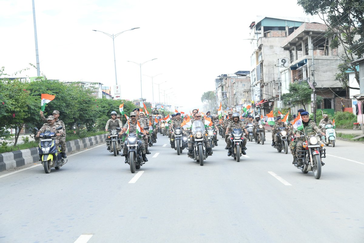 gc_dig's tweet photo. #HarGharTiranga_HarDilTiranga🇮🇳
#GC_Imphal_CRPF proudly convened the #Tiranga_Yatra_Rally under leadership of Sh.R.N.Dash,IPS,IGP, M&amp;N Sector
GC🇮🇳Range&amp;Units joined the grand display of🇮🇳patriotism,🇮🇳unity&amp;🇮🇳national pride,turning🇮🇳Manipur🇮🇳Imphal into a sea of🇮🇳Tiranga🇮🇳spirit🇮🇳 https://t.co/jIlw4Z0iW5