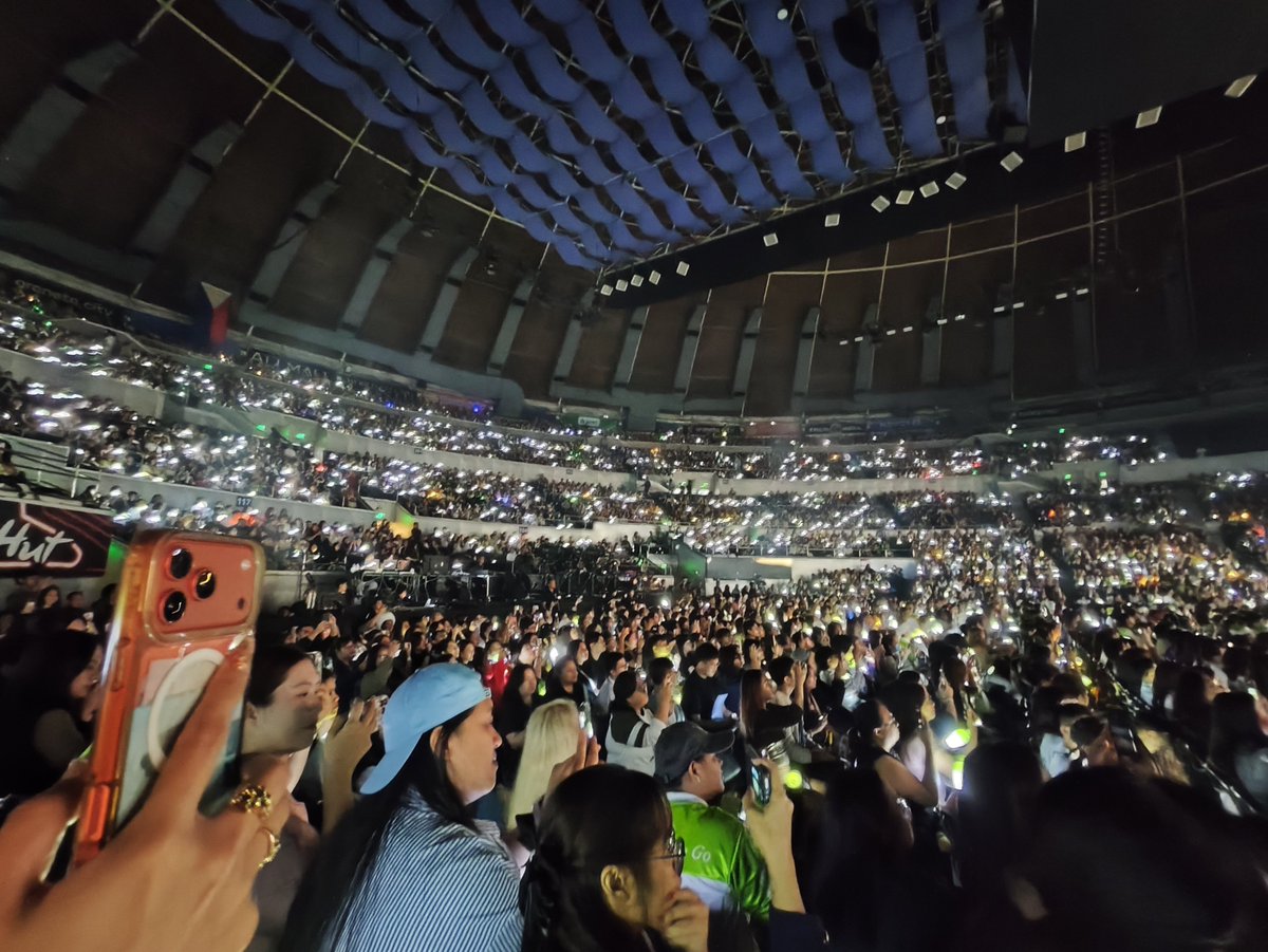 _bb011's tweet photo. Na para bang naka sync via bluetooth ang moobongs ng ph moos hahahaha

#MAMAMOOinPH #4WARDinMNL #MAMAMOO #MAMAMOO https://t.co/HAr9fEE0Ht