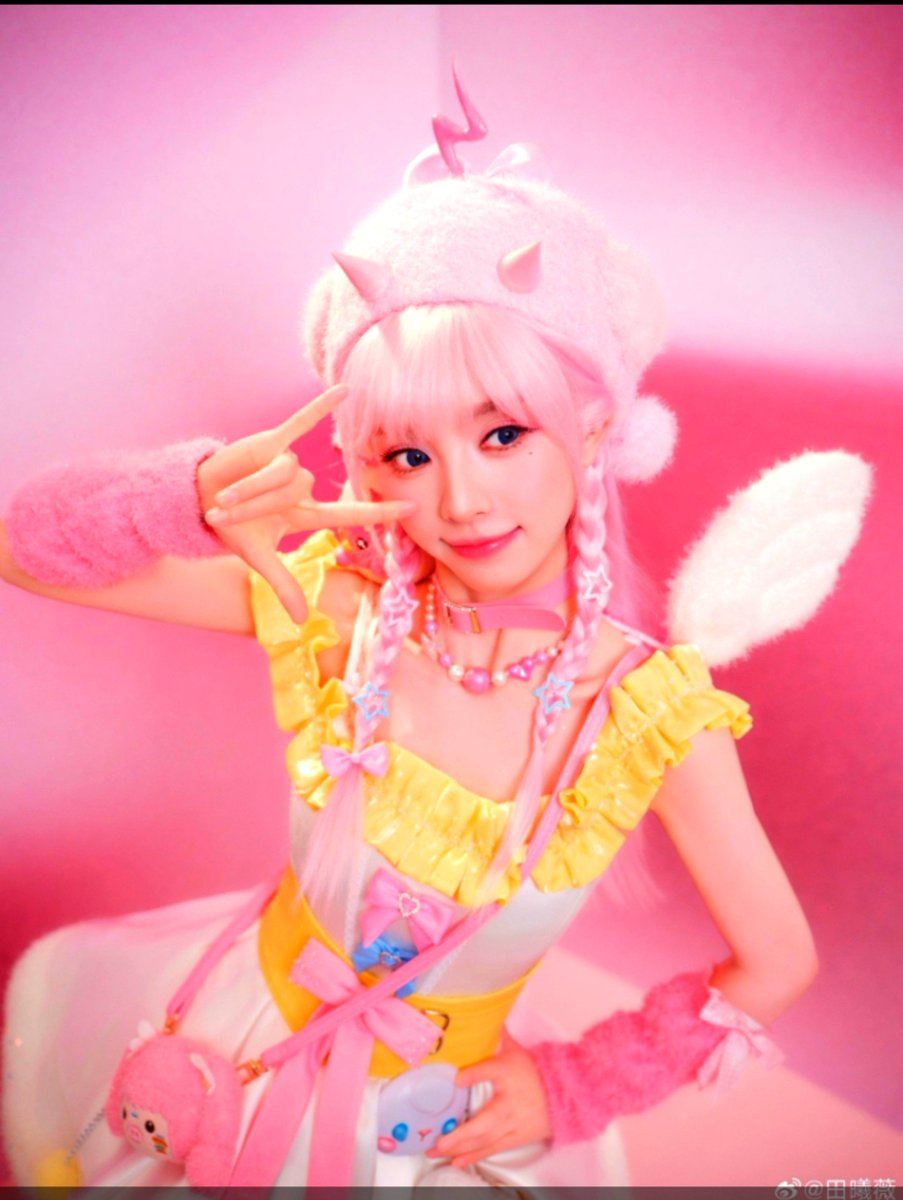 joyandvictoriaT's tweet photo. #TianXiwei just ended every other girl at Peace Elite 🩷🎮
pink princess cosplay + that soft glam = UNREAL
mother is mothering so hard rn 👑✨
#TianXiwei #田曦薇 #PeaceElite #GameForPeace https://t.co/Yci4saJExu