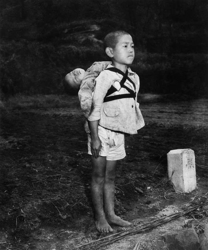 KO_SLANG's tweet photo. 「焼き場にて、長崎、1945年」　#ジョー・オダネル https://t.co/QTU69xNeKc