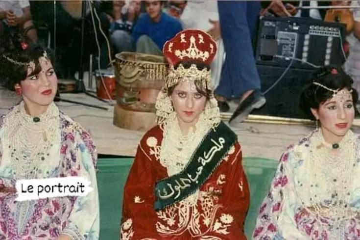 MounaNaceri's tweet photo. Vintage Sefrou Cherry Festival Photo, Morocco🇲🇦🍒
#MoroccanCaftan #NtaaEmbroidery #CherryQueen https://t.co/yqJvQK84oO