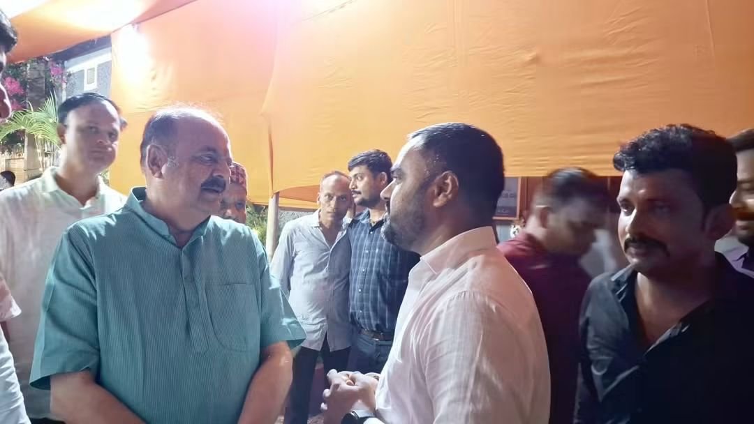 rajeevkrbjp's tweet photo. गोरेयाकोठी विधानसभा के माननीय लोकप्रिय विधायक बड़े भाई आदरणीय श्री @DeveshKSinghBJP   भैया जी को जन्मदिन के अवसर पर हार्दिक शुभकामनाएं एवं अनेकों बधाइयाँ।💐💐💐

महादेव से प्रार्थना है कि आपको उज्जवल भविष्य, दीर्घायु और स्वस्थ जीवन प्रदान करें।

#DeveshkantSingh #BJPBihar https://t.co/Mgyol4ll6R
