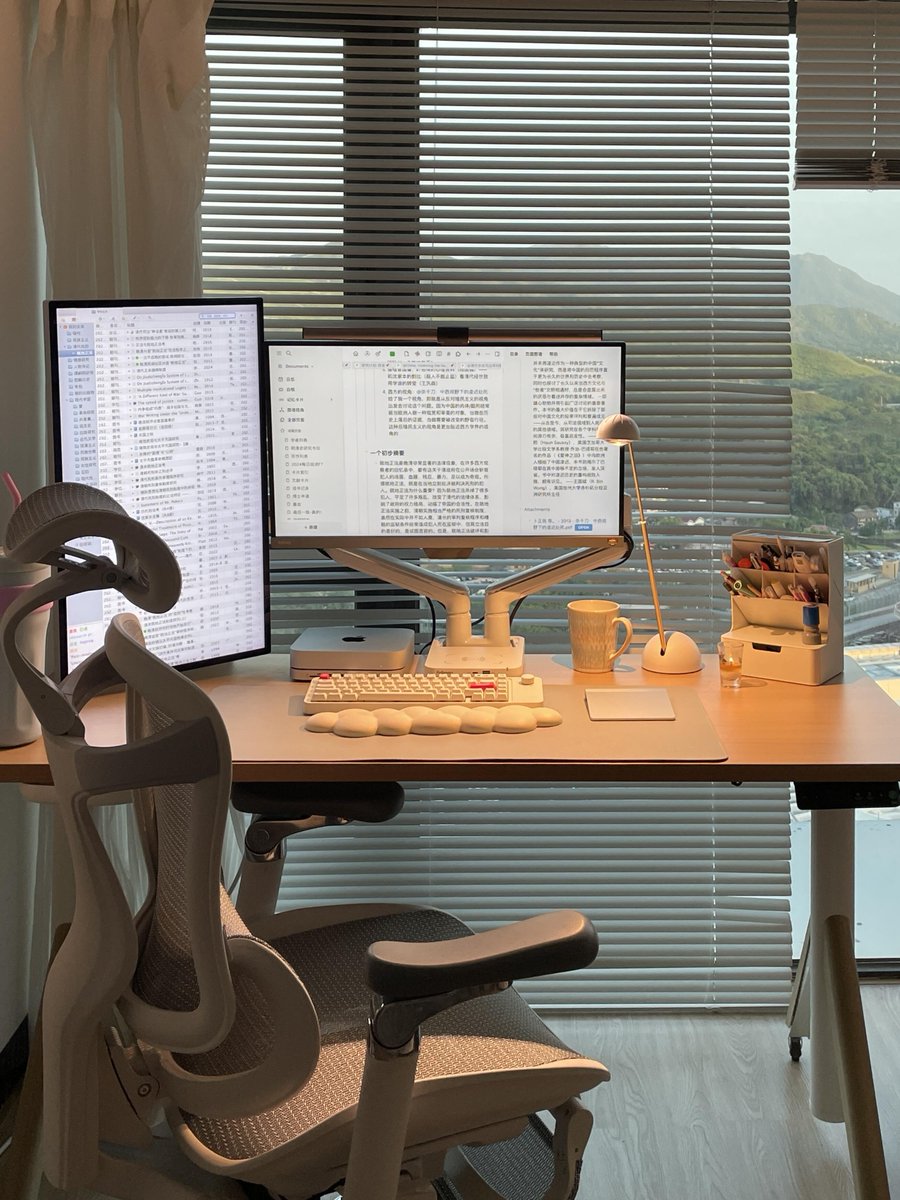 wefeangofanu's tweet photo. Caught up on weekly reports and grabbed my go-to iced coffee before the team check-in — small wins make the workday smooth! https://t.co/wVeF7QZAgC