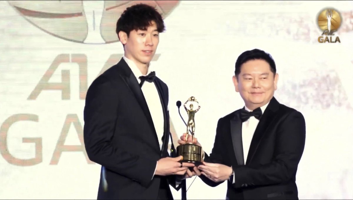 toruxfyn's tweet photo. คูมกัปตันสองพี่น้องบ้านอิชิคาวะได้รับรางวัลกันทั้งสองคนเลย เก่งกันมาก ภูมิใจแทนคุณคุณแม่เรยที่พี่น้องเปล่งประกายกันทั้งคู่🥹✨❤️‍🔥🤲🏻

พี่ชายมาแค่คนเดียว ก็รับแทนน้องไปด้วย ไหนๆก็ไหนๆ ขอซีนพี่ชายส่งมอบรางวัลให้น้องสาวด้วยค่ะ😌(((ยูกิบอกมากไปครับ😔))) https://t.co/hz0H49CCDl