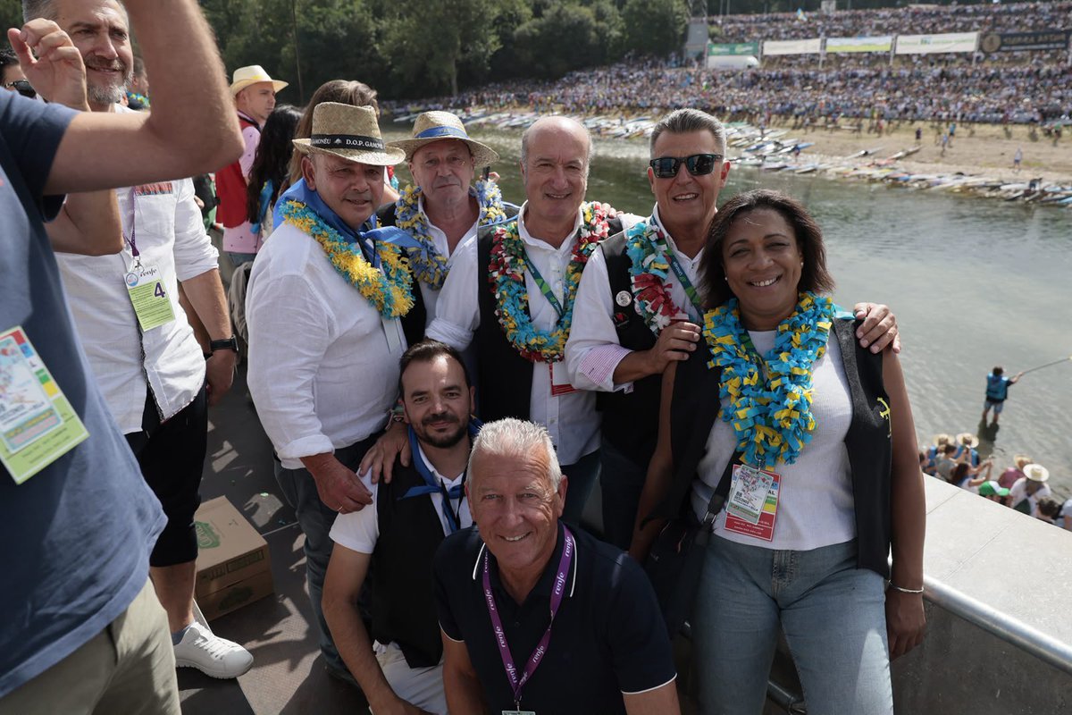 PP_Asturias's tweet photo. 💙💛💙 Asturias vuelve a celebrar una de sus grandes citas. 
El Descenso Internacional del Sella es mucho más que piragüismo, también es cultura, fiesta, amistad y orgullo de nuestra tierra.
¡Viva Asturias!  ¡Vivan las piraguas! https://t.co/LKHJhid0oU