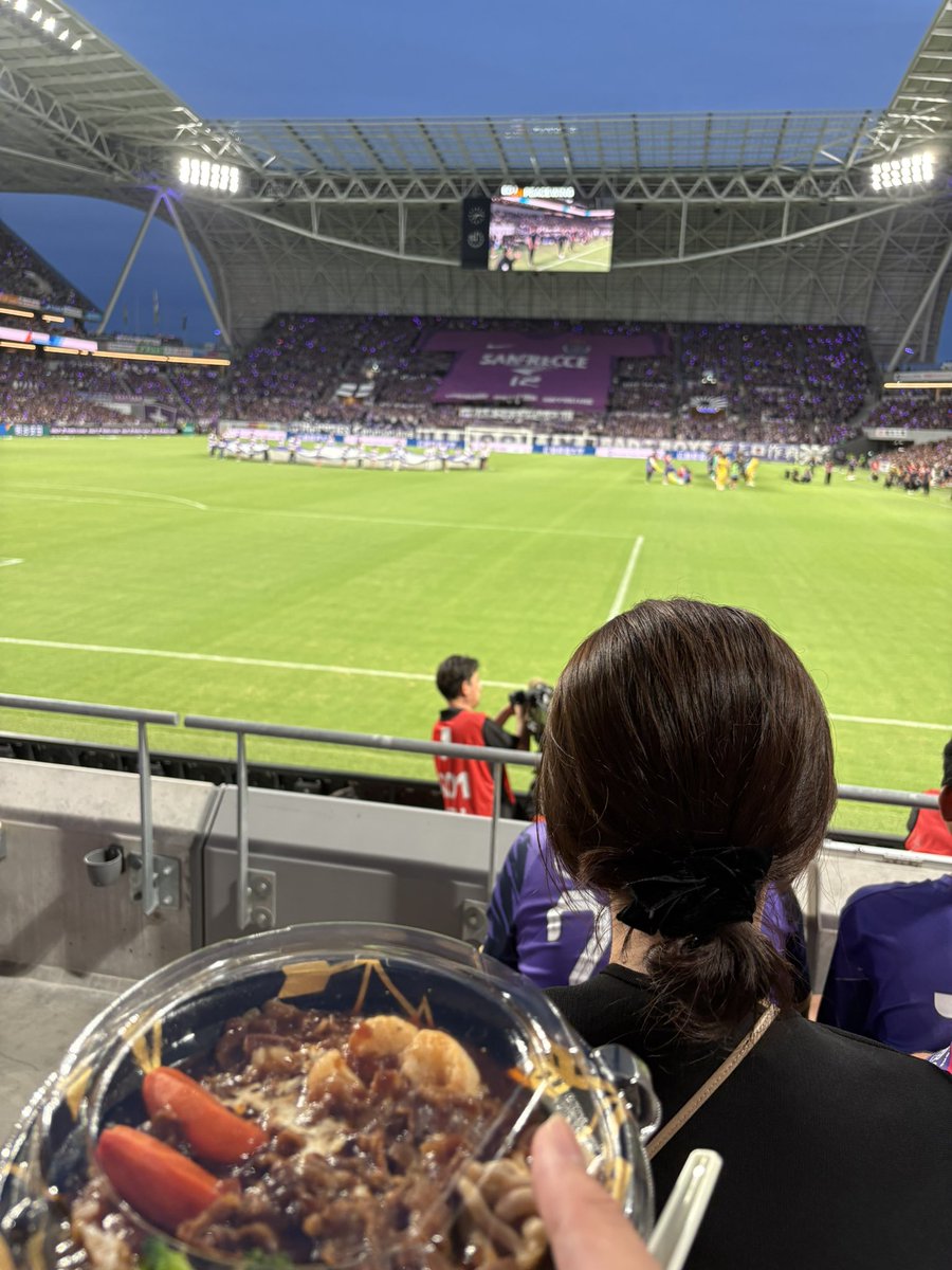 daigs1126's tweet photo. 初のピースウイング最高に楽しいスタジアムでした！！
まじでいい試合でした💃
しゃもじも買っちゃった👊
優勝しますように！！
また来ます！！！
#sanfrecce #サンフレッチェ広島 https://t.co/4ncGYj4px9
