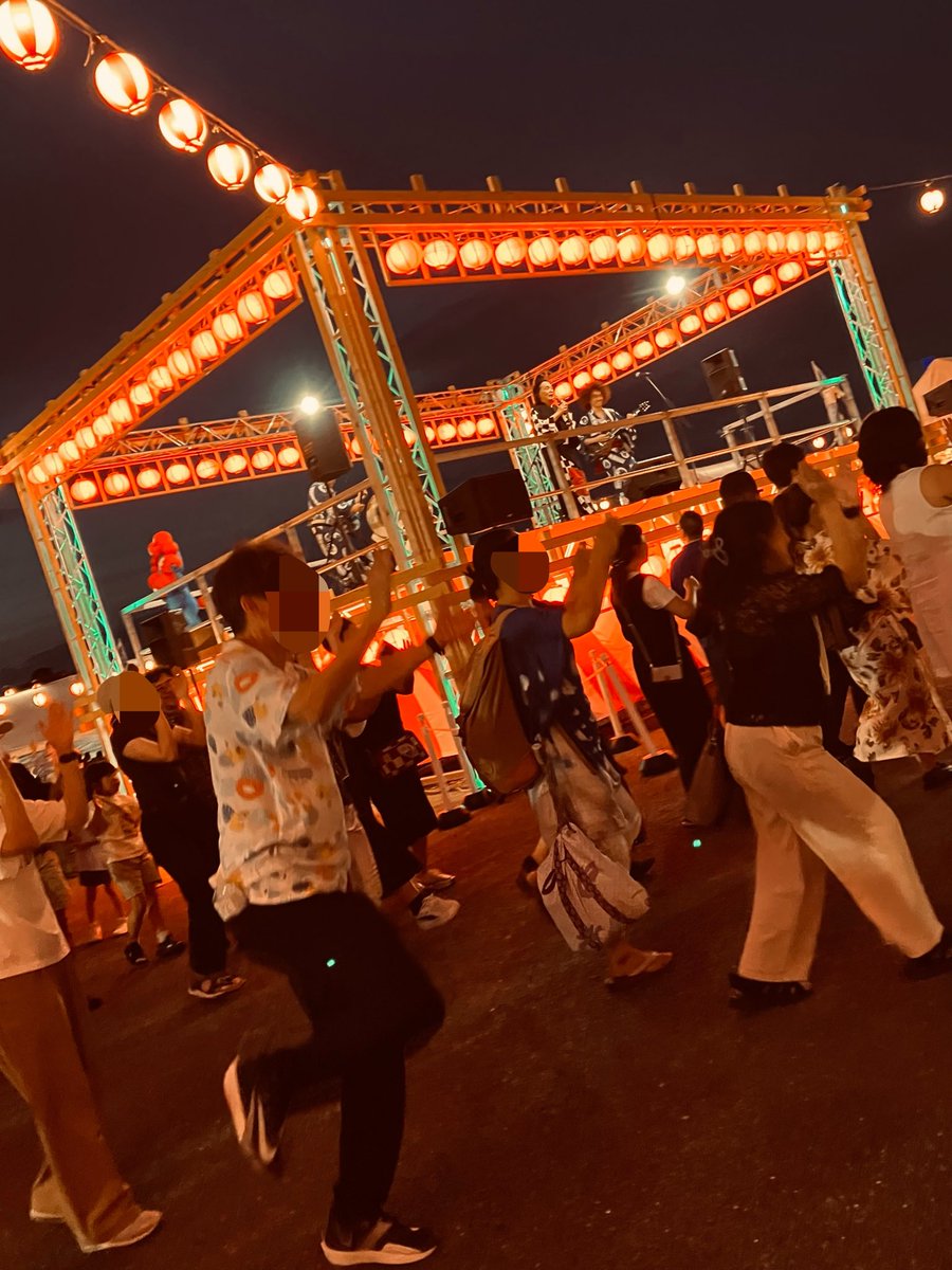 Rem_Holic's tweet photo. ボランティア仲間と万博公園の夏まつりに行ってきた😊
盆踊り参加すればよかったな♪( ◜ω◝و(و "
写真ないけど近くで花火も上がってて夏満喫🥳 https://t.co/QKpByaA9DU