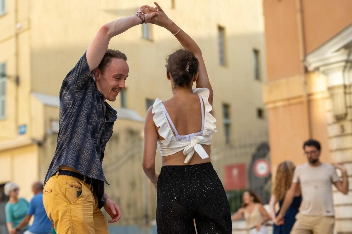 Nice_Matin's tweet photo. Et si vous vous essayiez au Lindy hop ? Une association organise une session de danse en plein air, ce dimanche à Nice
👉https://t.co/oKAVyUcpA3 https://t.co/BSMx5dZdfn