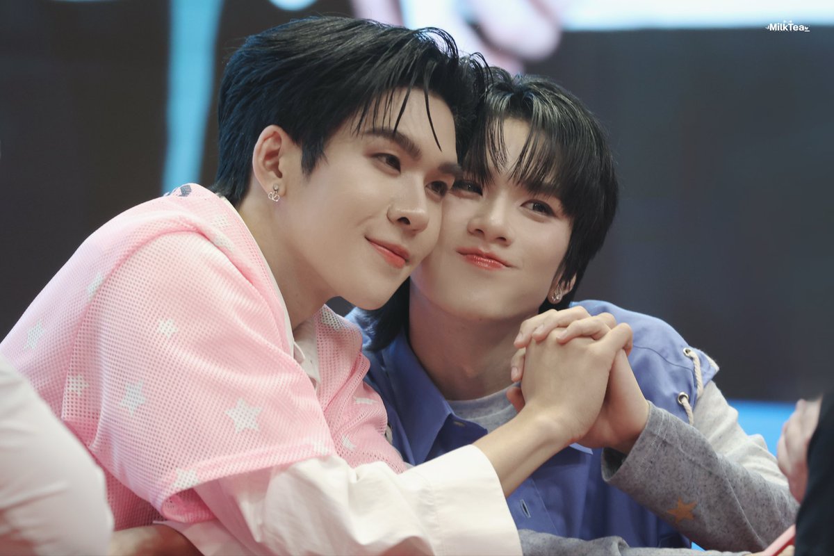 milktea1226_'s tweet photo. 好甜呀🥰🥰

MEET AUAUSAVE IN SUMMER
#AuauSaveMeetYouinSummer
#อู่อู๋เซฟ #auausave https://t.co/vqJjmmXjff