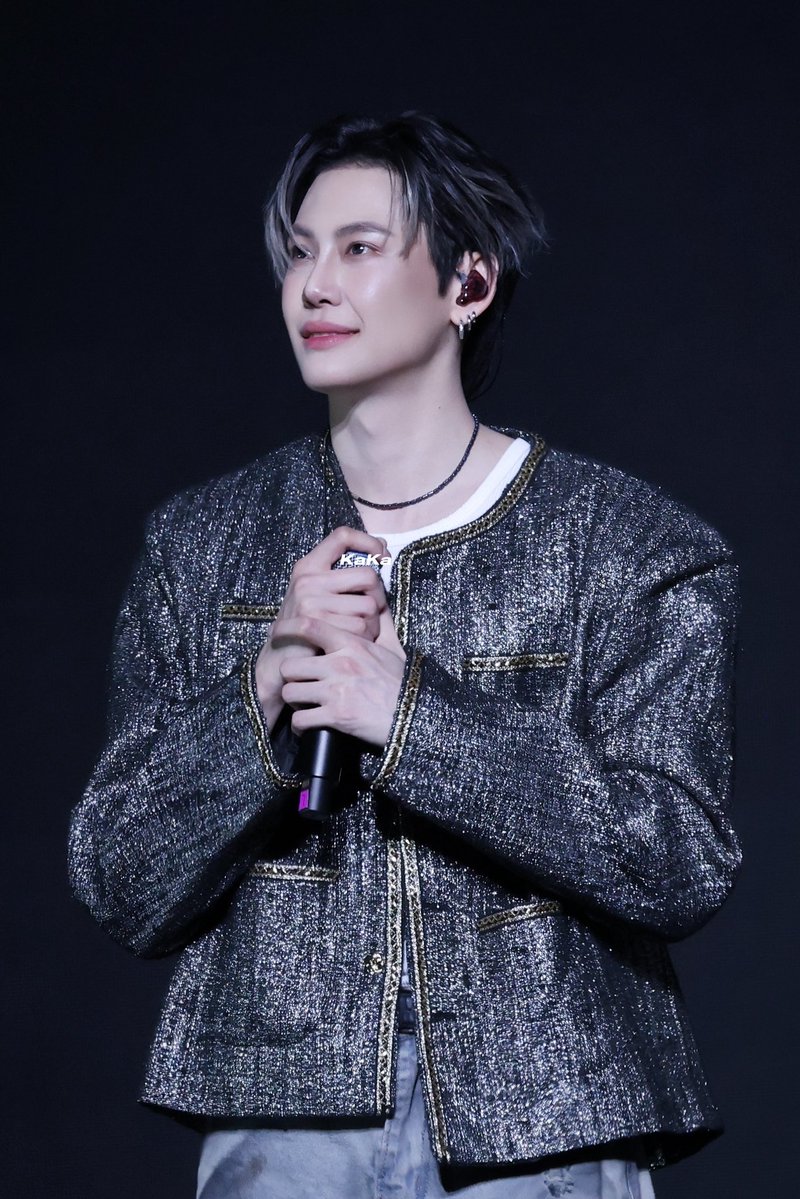 Princess0kaka's tweet photo. 最后再说一句
这个男人对粉丝的热情回应
真的是永远都能令人惊叹呐
今天听到很多个其他家粉丝夸奖bb合照以及Ht环节的热情
他真是个能让人反复爱上的男孩呢
@bb0un

#bb0un https://t.co/6ULu5ytQZa