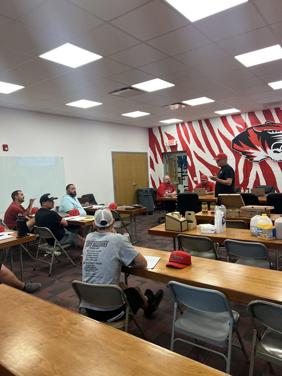 CoachCraftSTJ's tweet photo. Great morning of St. James Youth Football Coaches Clinic!! #forgethefuture https://t.co/B6znGcPoAq