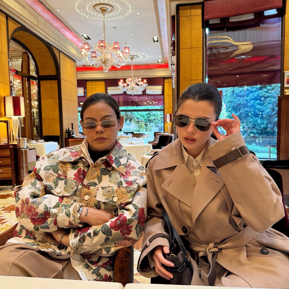beckyfanclub05's tweet photo. 📸 💜 : 𝘄𝗲𝗱𝗻𝗲𝘀𝗱𝗮𝘆_𝗻𝗼𝘃𝗲𝗺𝗯𝗲𝗿

#Tods #TodsFW26 
#TodsThailand #MintMagTH
#beckysangels #BeckyArmstrong‌

Thank you the ever lovely @AngelssBecky for your great energy 😆☀️ and thank you @.nannarissara @Tods 🧡

Secret agent 1 & 2 😁😄

😂😂

And secret agent 3 revealed 😉😆