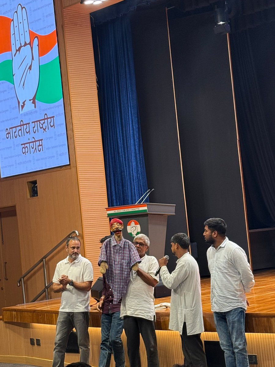 sitaramlamba's tweet photo. 📍इंदिरा भवन , नई दिल्ली 

भारतीय युवा कांग्रेस के पंचायतराज टास्क फ़ोर्स की कार्यशाला का पहला दिन ! https://t.co/mReA93qZMp