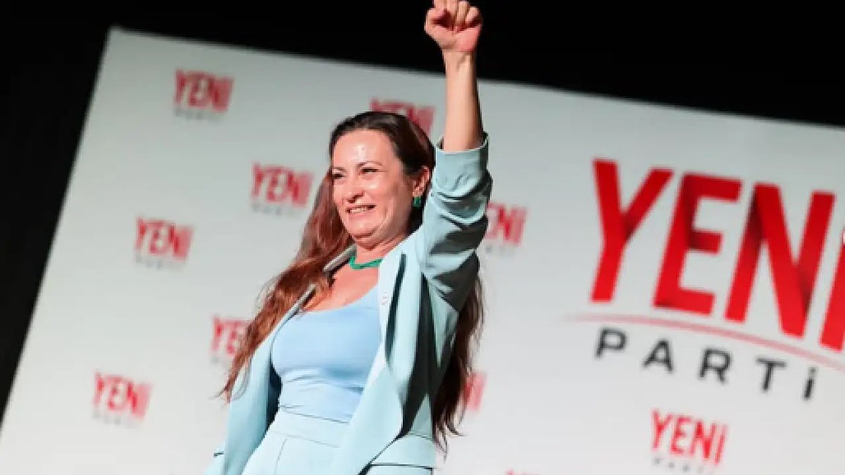 nurhayataltaca's tweet photo. Manisa İl Başkanımız İlksen Özalper’in tutuklanması, Saray talimatlı organize kötülüğün ve siyasi operasyon düzeninin son adımıdır.

Bu karar, adalet arayışının değil; muhalefeti susturma, halkın iradesini sindirme ve siyaseti yargı eliyle dizayn etme anlayışının açık bir göstergesidir.

Kurdukları kumpaslar, sahneye sürdükleri piyonlar ve hukuku araçsallaştıran bu düzen, tarihin karanlık sayfalarında yerini almaktan kurtulamayacaktır.

İlksen Özalper yalnız değildir!
Başkanımızın yanındayız!