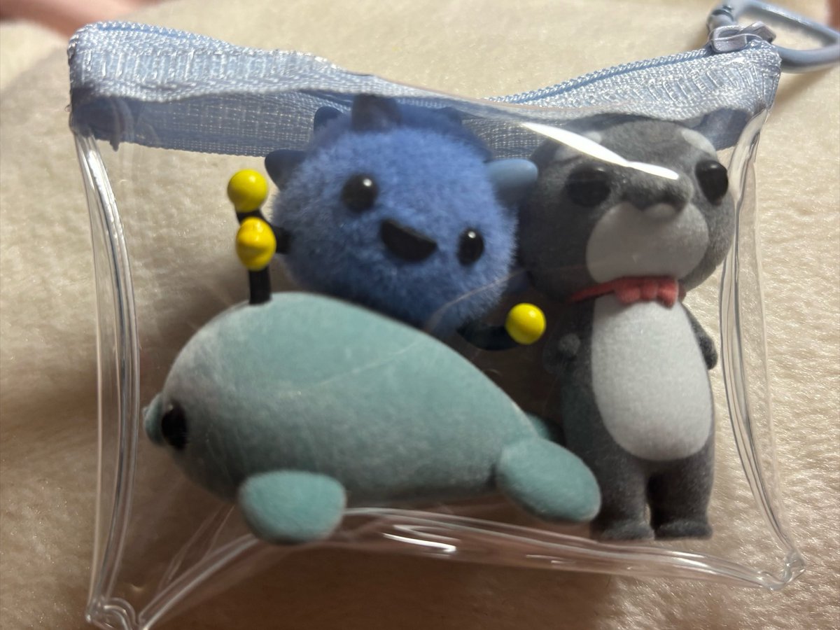 Sakuyomi_C402's tweet photo. 昨日やったガチャ！ミニポーチに入れたよ！🦭⭐️
包丁持ちタマがいちばん欲しかったんだけど全然出ず…！😭
5回目でやっと退化タ��が来たのでそこで止めてきた…これ以上は出なそうで…。😅
出勤拒否かな😂😂😂
キャベツとしゃちょうが2個ずつになってしまったな…。😅 https://t.co/bdnMiwJxXO