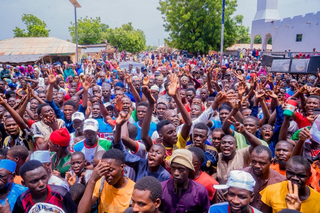 MSIngawa's tweet photo. Katsina Political Update: 

Governor @dikko_radda of Katsina State earlier today welcomed thousands of decampees from ADC, PDP, NDC and other parties into the All progressives Congress (APC) in Baure Local Government. https://t.co/5rlmpbZ5zt