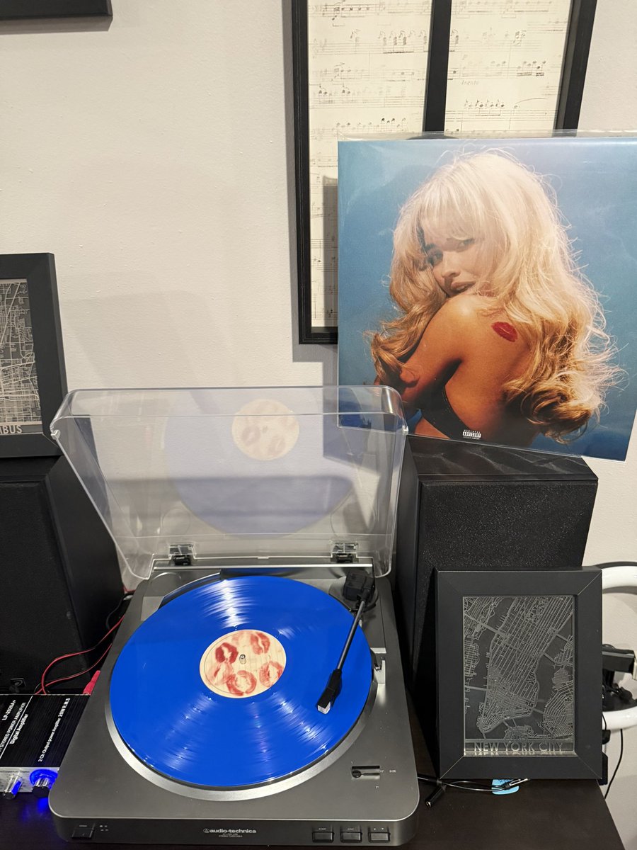 grwingsdeways's tweet photo. kinda forgot it’s the pop bible https://t.co/htyukvAAP5