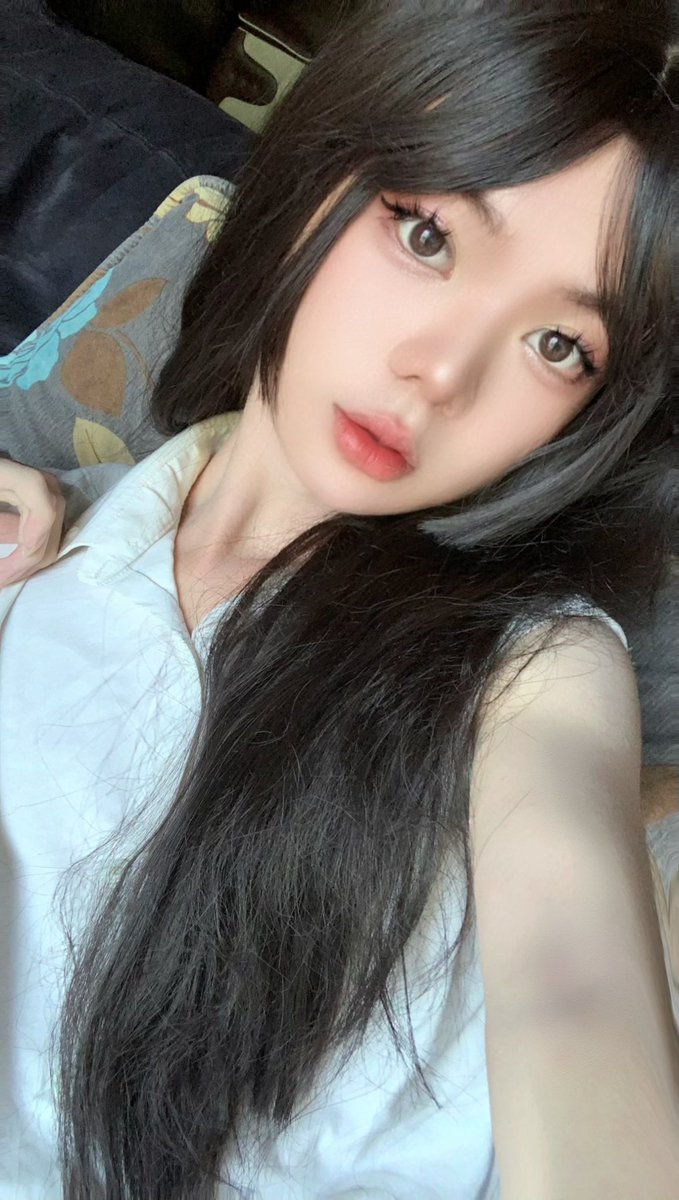 Kaly0r's tweet photo. Ai đủ sức để phá trinh chị ko🥺còn nguyên chưa ai bóc tem luôn đó tr https://t.co/yxOwwM9ofJ