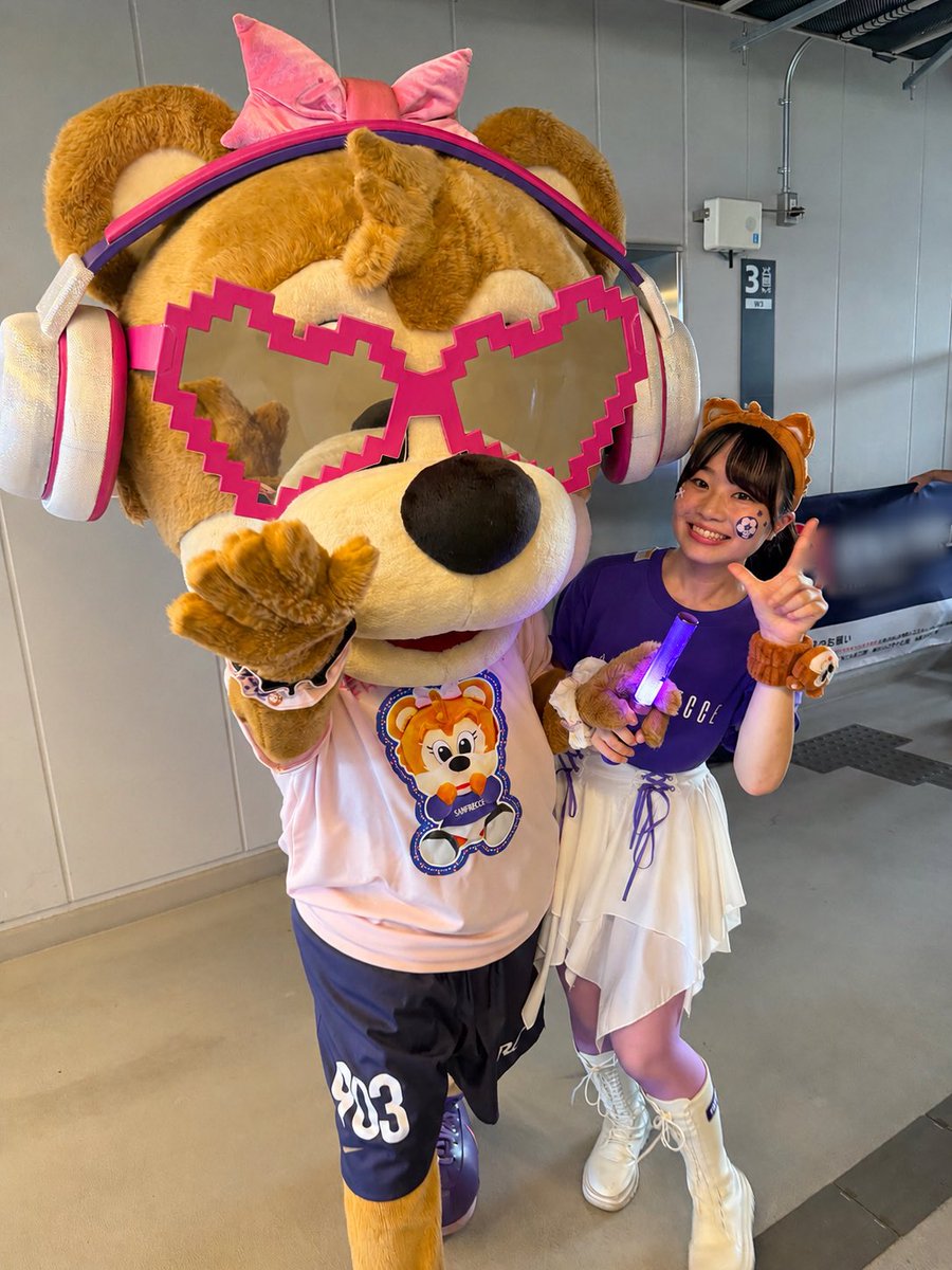 wakotomoko2013's tweet photo. サンフレッチェ広島VSジェフユナイテッド千葉戦⚽️
開幕戦3-0で勝利✨

そして、令和8年8月8日に背番号8番の川村選手の復帰、そして88分のゴールの瞬間、本当に嬉しくて最高でした♩

 #くまガール 🐻‍本日もありがとうございました💜
今シーズンも沢山見つけてね( ¨̮ )
 #sanfrecce   #超熱狂nightfes https://t.co/dlF9PT6nVY