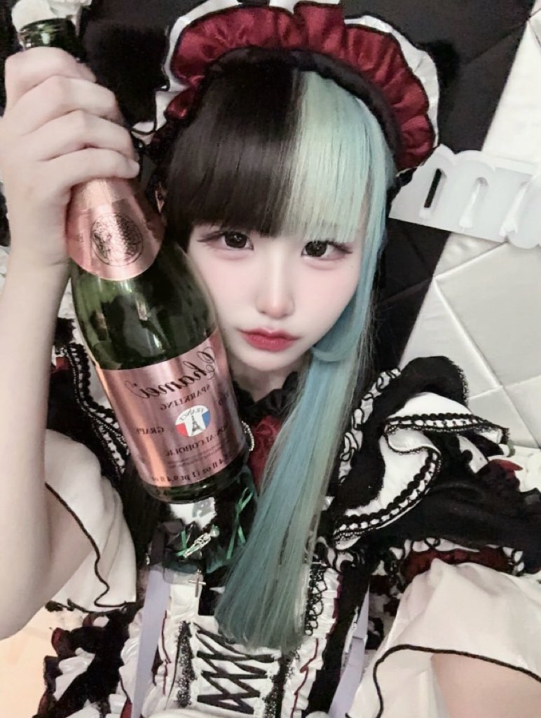 Ny__Yurika's tweet photo. お留守番終わりました🐈‍⬛💚
人生初めてのポンにチェキ頂きました😭😭
飼い主本当にありがとう😽💞💞お陰でとっても楽しい一日になりました(ˆっˉ͈̀꒳ˉ͈́ ˆ)♡
遠隔くださった飼い主もお話してくれた飼い主も沢山ありがとう(ᵕ ̫ ᵕ̩̩)たのしかったー！ https://t.co/YEUcVwBjHy