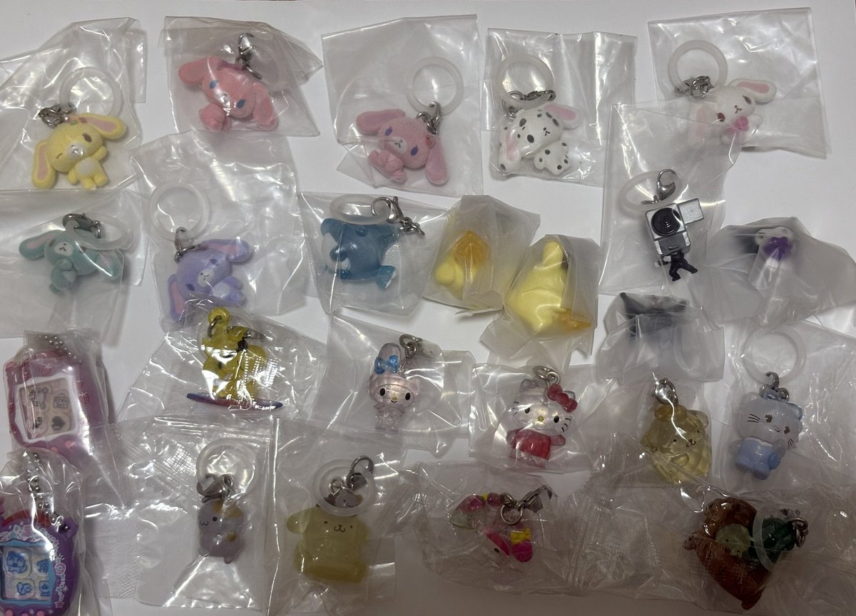 ______airplane7's tweet photo. めじるしアクセサリー　交換　ガチャガチャ

譲: 画像1-4
求: エモきゅん　キティ>>くろうさ、くだもの　キティ、マイメロ、けろっぴ優先、メンダコ　マイメロ優先

２枚目以降買取可能、おまとめ多い方優先
郵送
お気軽にお声がけください https://t.co/1DhuuFsKGz