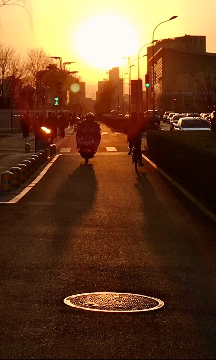 rirurinisiwi's tweet photo. New to photography Start with mastering natural light—golden hour (just after sunrise/before sunset) makes every shot warm, soft, and far more striking than harsh midday light. Grab your phone first, no fancy gear needed! https://t.co/3k3uKNl1vi