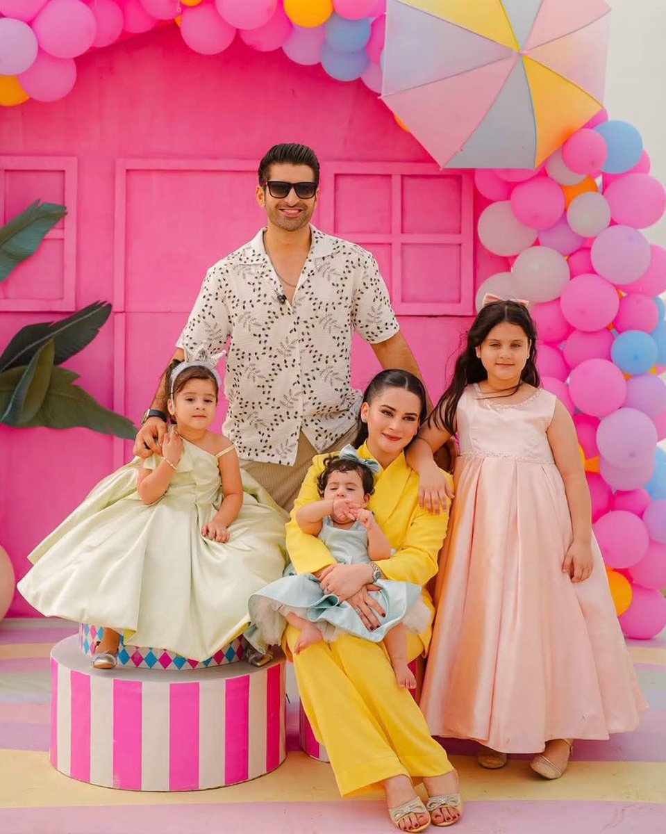 ghazal_rafia's tweet photo. More beautiful moments from Miral’s 3rd birthday shoot! 🎂✨
Aiman Khan and Muneeb Butt’s little princess looked absolutely adorable. 🥹🧿
#AimanKhan #MuneebButt #Miral #BirthdayShoot #BirthdayGirl https://t.co/38TomHoHU8