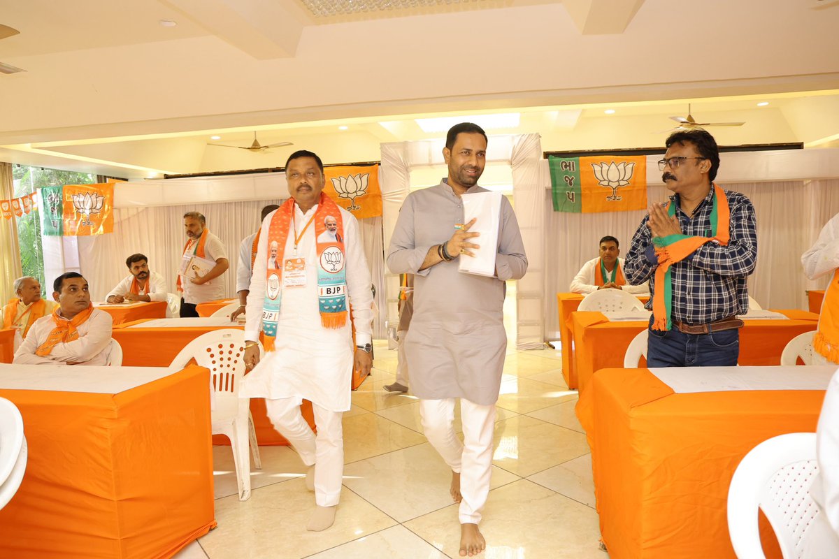 ikaushikvekaria's tweet photo. બનાસકાંઠા જિલ્લાના પવિત્ર યાત્રાધામ અંબાજી ખાતે પંડિત દીનદયાલ ઉપાધ્યાય પ્રશિક્ષણ મહાઅભિયાન–૨૦૨૬ અંતર્ગત આયોજિત અરવલ્લી જિલ્લા પ્રશિક્ષણ વર્ગમાં ઉપસ્થિત રહી કાર્યકર્તાઓ સાથે સંવાદ કર્યો અને માર્ગદર્શન આપ્યું.

પ્રશિક્ષણ દરમિયાન સંગઠનને વધુ મજબૂત બનાવવા, કાર્યકર્તાઓની ભૂમિકા અને જવાબદારી તેમજ લોકો વચ્ચે રહીને પક્ષના વિચારો અને જનકલ્યાણના કાર્યોને વધુ સારી રીતે પહોંચાડવા અંગે ચર્ચા કરી.
