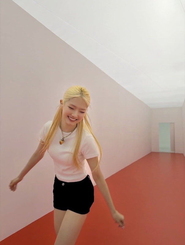 tuidified's tweet photo. 260808 #서희 Instagram Update

GRLS behind the scenes

#SEOHEE #TUIDE #튜이드 https://t.co/xzpgyQSH8a