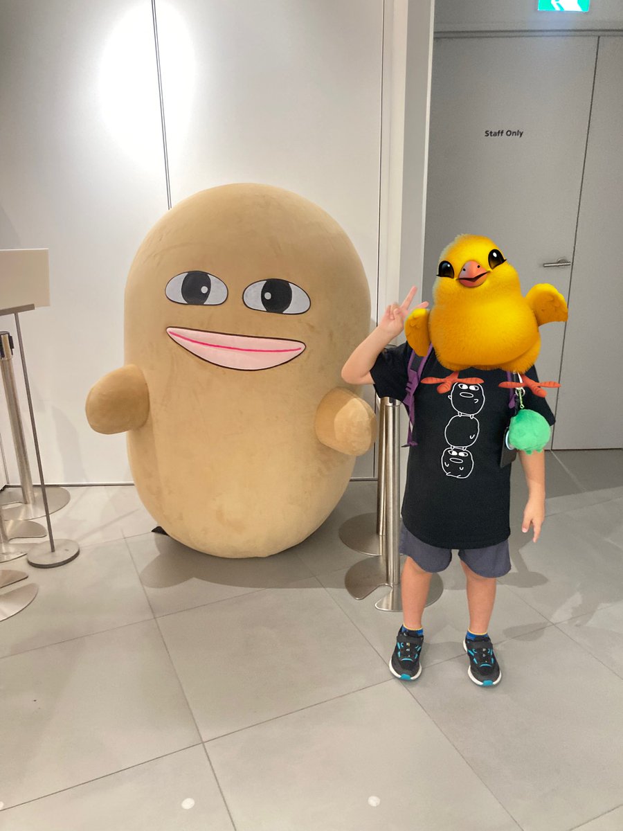 adaptw's tweet photo. ビッグボーイズのグッズ買いに宮城から日帰りで渋谷まで行ってきました！マエスケ会えなかったけど写真沢山撮ってお手紙ポストインしてきて大満足のひよこでした🐥めっちゃフレンドになってを先行して書いてたけど大好きということで…
@maesuke118 https://t.co/UedPxHzXWG