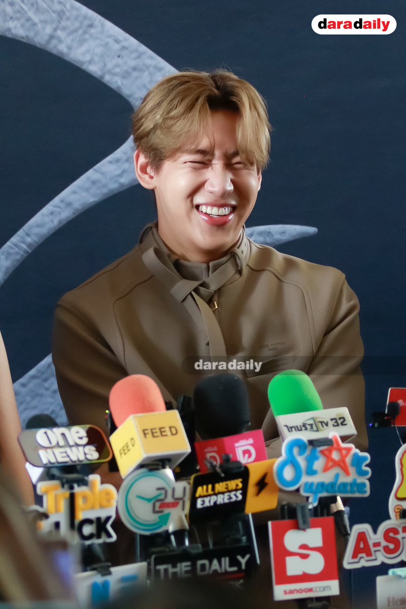 daradaily's tweet photo. แม่คงจะอยู่ไม่ได้แล้วววว ถ้าไม่มีหนูววว~ 🥹🥹

#뱀뱀 #BamBam #UNSEEN2026 #WeTV #ศึกชิงบัลลังก์ผู้หยั่งรู้ #ดาราเดลี่ #daradaily #ข่าวบันเทิง https://t.co/DeQJZo2mO7