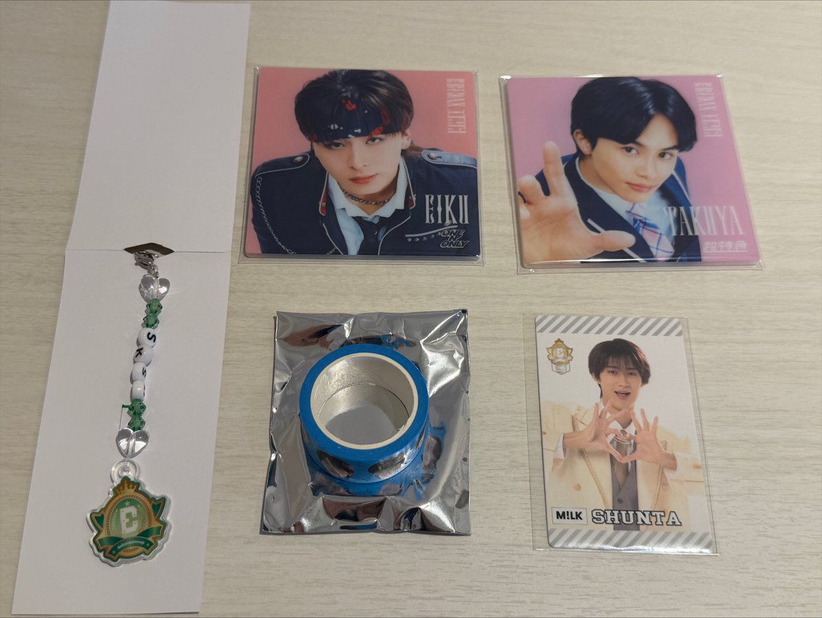 Fc4Vs's tweet photo. 【交換】EBiDAN THE LIVE 2026 15th Anniversary POP-UP SHOP カフェ

譲：コースター⇒タクヤ EIKU
        ストラップ⇒さくらしめじ
        マステ⇒ICEx
        トレカケース⇒曽野舜太

求：同種 塩﨑太智 / M!LK

︎✿都内手渡しor郵送
お気軽にお声がけください🙇‍♂️ https://t.co/ddSSTyXaqs
