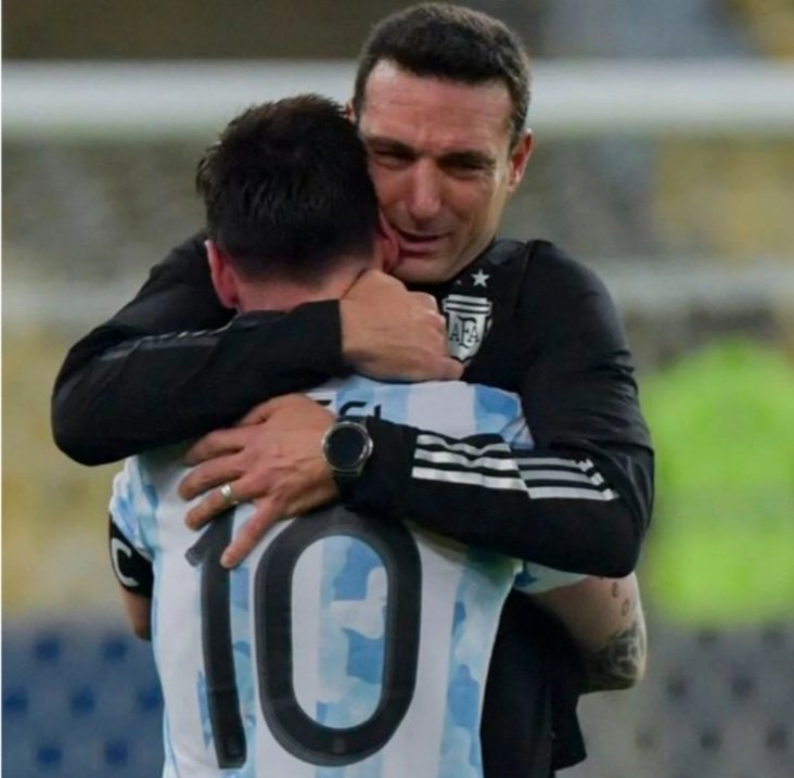 Caro06_2's tweet photo. En éste momento, todos somos Scaloni...
QEPD Jorge Messi 🙏⚘️ https://t.co/iWmotGiaXM
