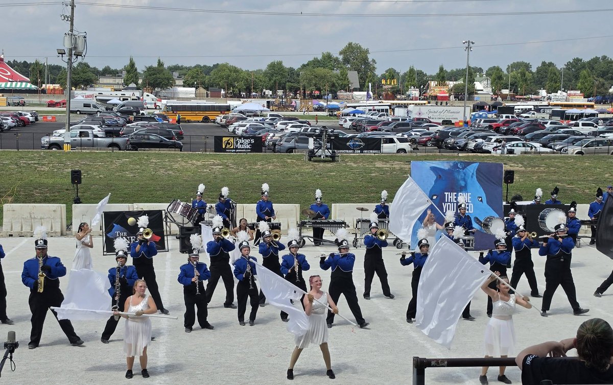csfhotdogs's tweet photo. Congrats to our @FHSHotDogs Marching Band on 18th at State Fair Band Day! They put on an incredible show, and we're proud of all the time & effort they put into preparing it. Thanks to Mr. Hutton & the families for supporting our musicians!! #communitycomesfirst #hotdogexcellence https://t.co/SS6P7LjwwP