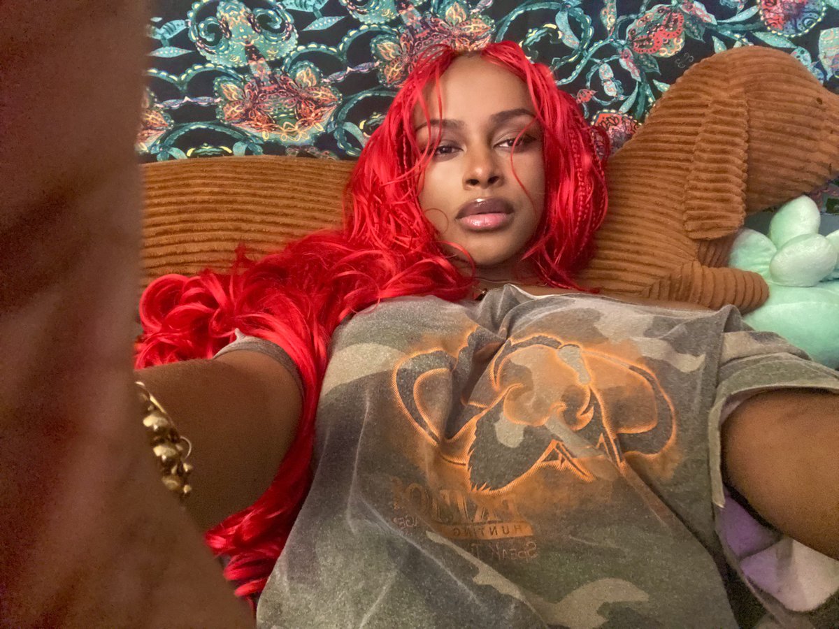 hiiisevn's tweet photo. red now https://t.co/Hx1qC3iNHi