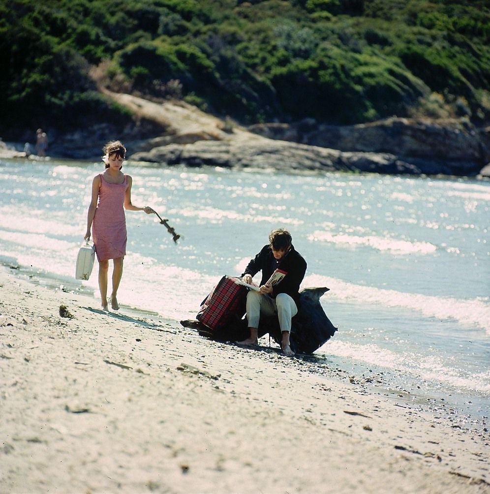Jopolkadot's tweet photo. Pierrot le fou

Godard
1965 https://t.co/gDEOLaFb8a