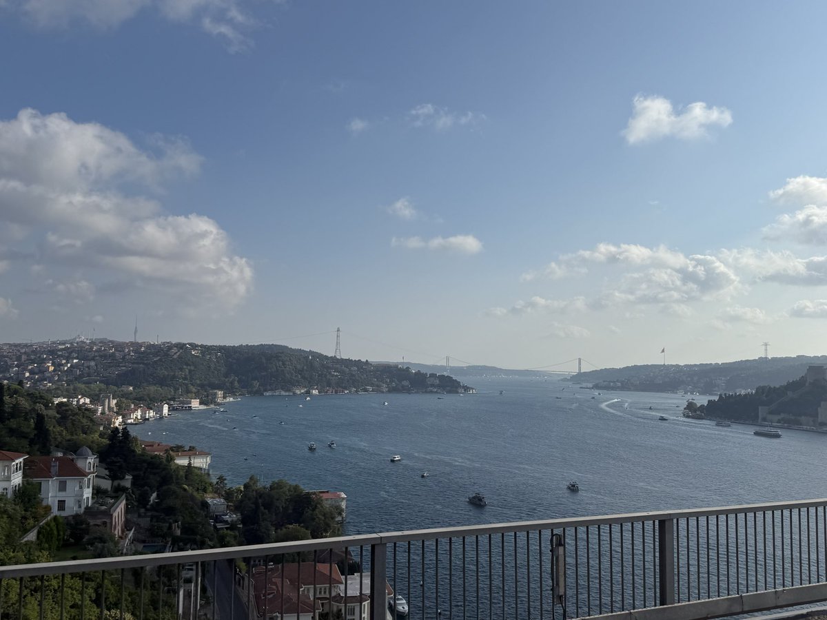 uykumyokkikanka's tweet photo. istanbul sever seni sen beni seversen https://t.co/CkLkGPYsQs